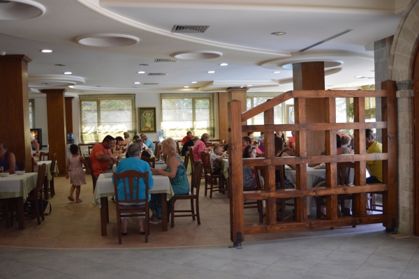 HOTEL OAZ (Kryemëdhej)